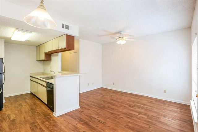 912 W 22nd ST 208, Austin, TX 78705