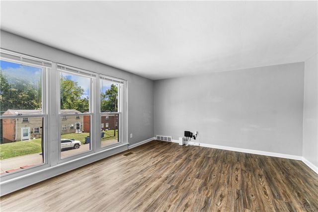 461-463 Idlewood Rd, Penn Hills, PA 15235