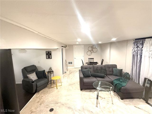 1040 E 177th Street, Cleveland, OH 44119