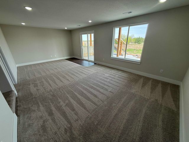 138 E Poplar Circle, Goddard, KS 67052