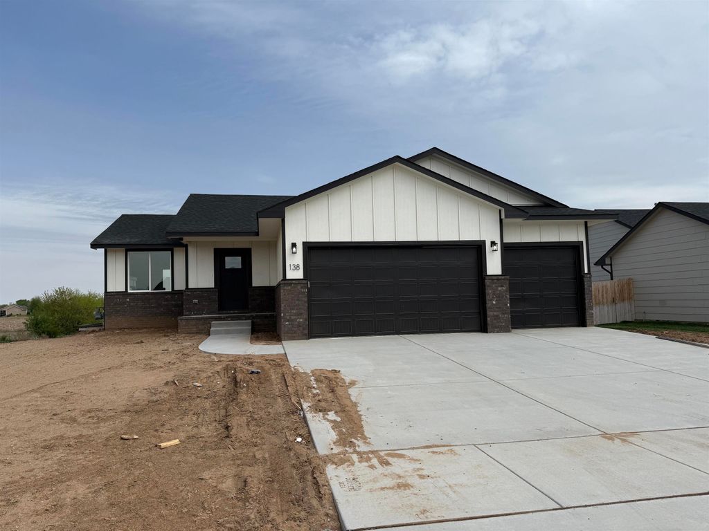 138 E Poplar Circle, Goddard, KS 67052