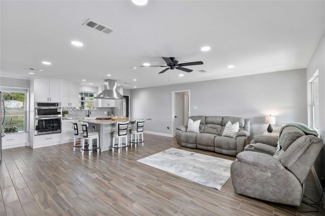 126 Magnolia Point Drive, Houston, TX 77336