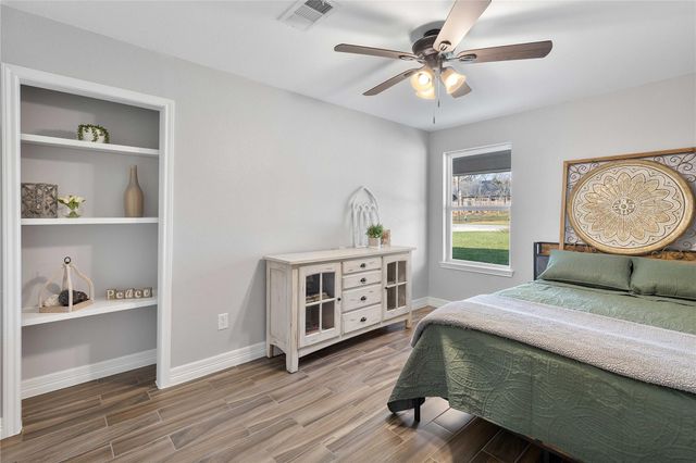 126 Magnolia Point Drive, Houston, TX 77336