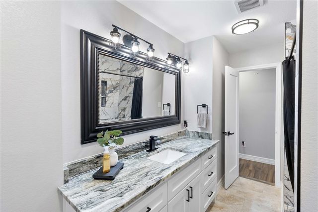 126 Magnolia Point Drive, Houston, TX 77336