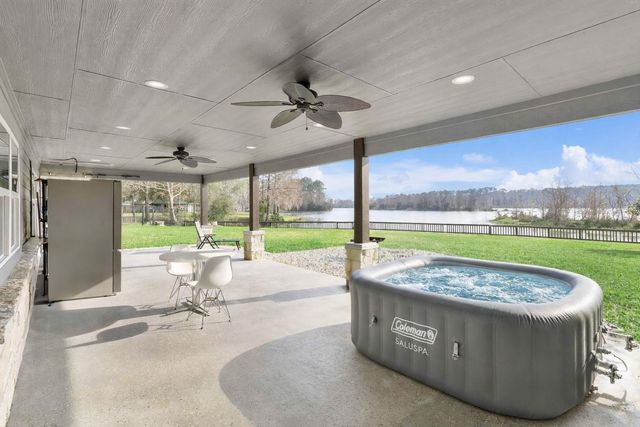 126 Magnolia Point Drive, Houston, TX 77336