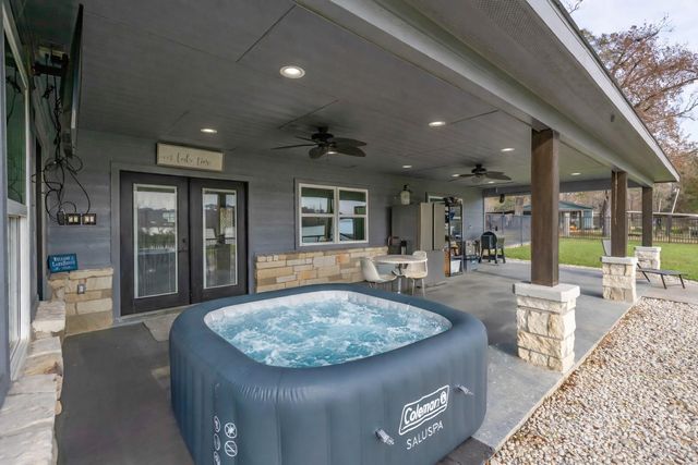 126 Magnolia Point Drive, Houston, TX 77336