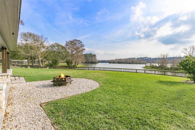 126 Magnolia Point Drive, Houston, TX 77336