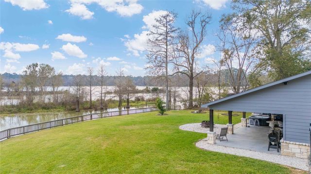 126 Magnolia Point Drive, Houston, TX 77336