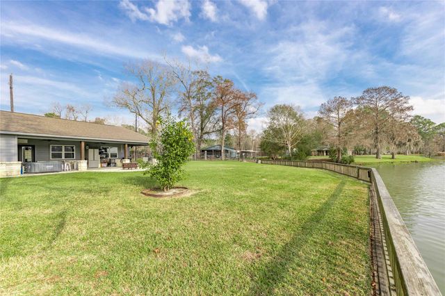 126 Magnolia Point Drive, Houston, TX 77336