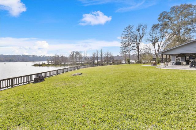 126 Magnolia Point Drive, Houston, TX 77336