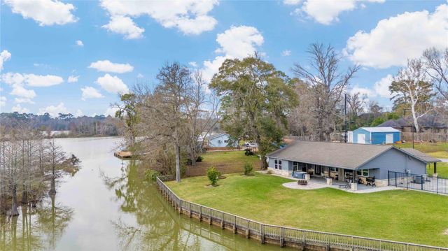 126 Magnolia Point Drive, Houston, TX 77336