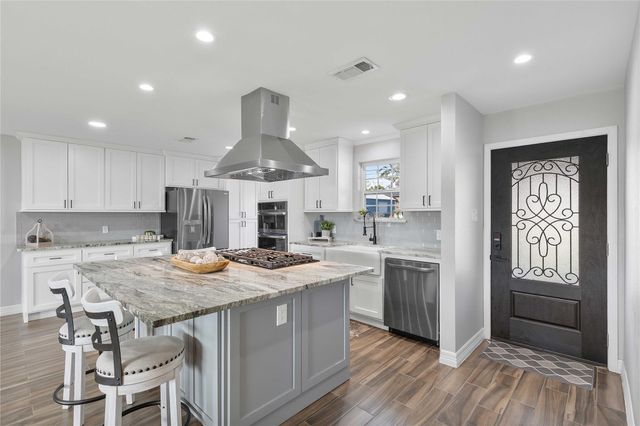 126 Magnolia Point Drive, Houston, TX 77336