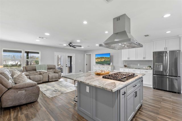 126 Magnolia Point Drive, Houston, TX 77336