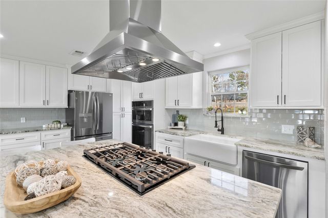 126 Magnolia Point Drive, Houston, TX 77336