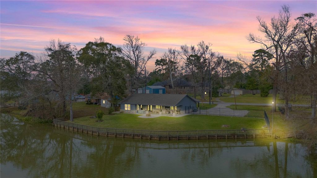 126 Magnolia Point Drive, Houston, TX 77336