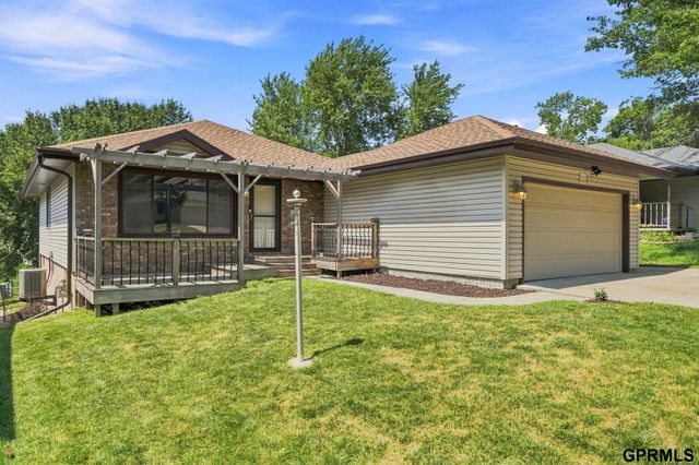4523 S 58th Street, Lincoln, NE 68516
