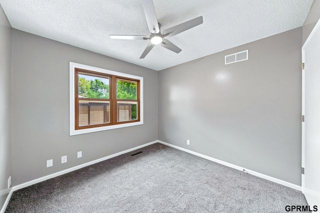 4523 S 58th Street, Lincoln, NE 68516