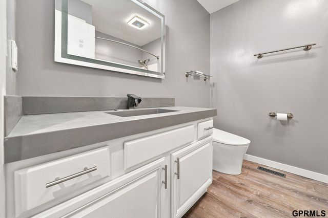 4523 S 58th Street, Lincoln, NE 68516