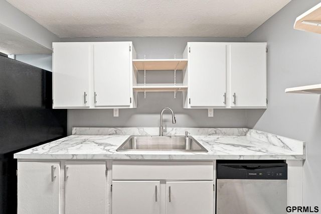 4523 S 58th Street, Lincoln, NE 68516