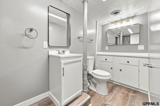 4523 S 58th Street, Lincoln, NE 68516
