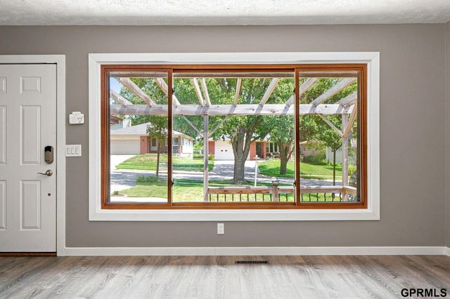 4523 S 58th Street, Lincoln, NE 68516
