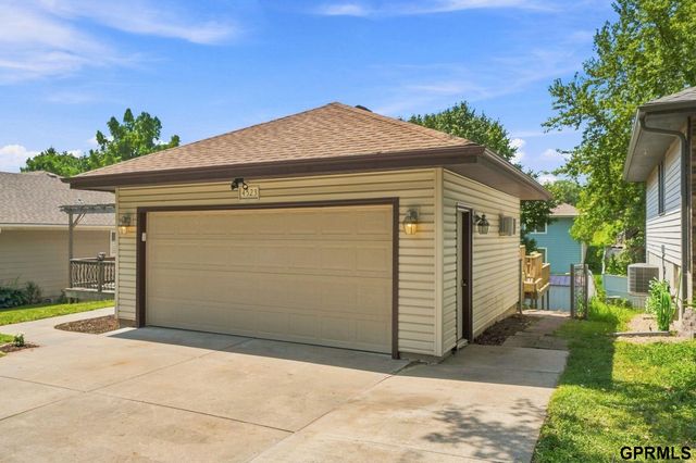 4523 S 58th Street, Lincoln, NE 68516