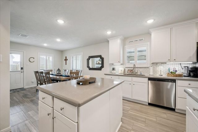 3513 Ballena Way, Dickinson, TX 77539