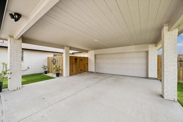3513 Ballena Way, Dickinson, TX 77539