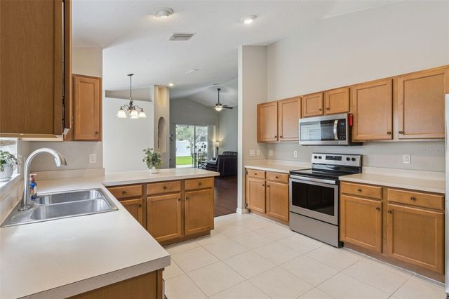 13933 CHALK HILL PLACE, Riverview, FL 33579