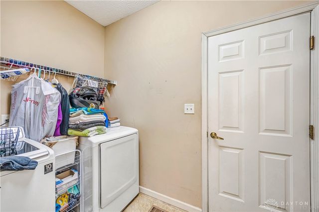 2633 Royal Gateway, Dayton, OH 45431