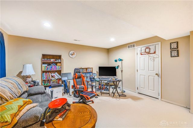 2633 Royal Gateway, Dayton, OH 45431