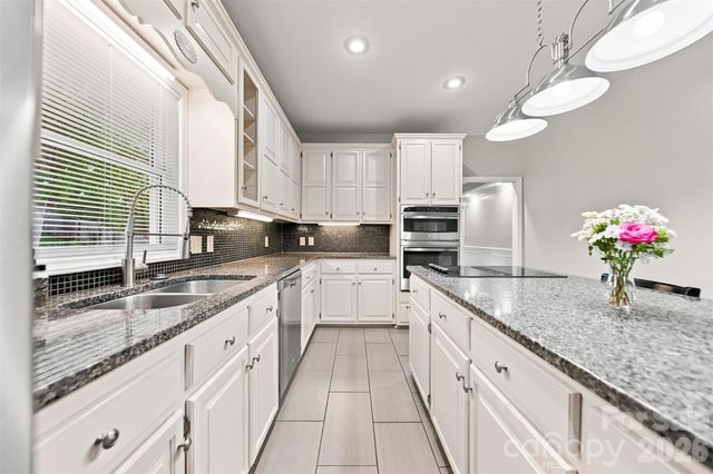 2941 8th Street Court NE, Hickory, NC 28601