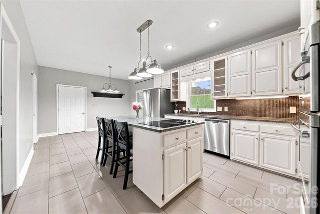 2941 8th Street Court NE, Hickory, NC 28601