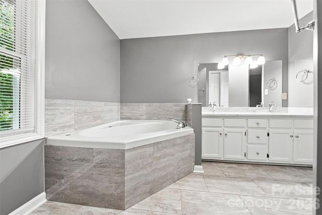 2941 8th Street Court NE, Hickory, NC 28601