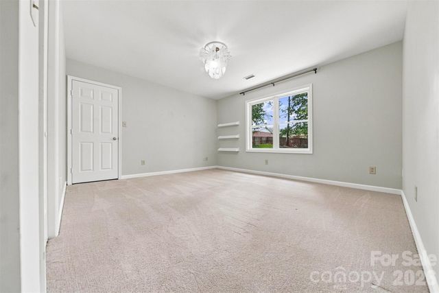 2941 8th Street Court NE, Hickory, NC 28601