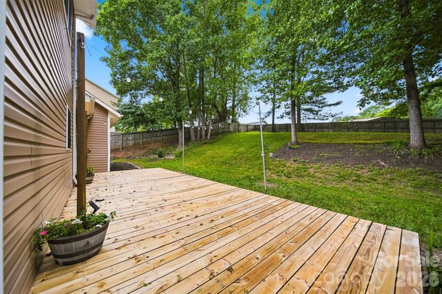 2941 8th Street Court NE, Hickory, NC 28601