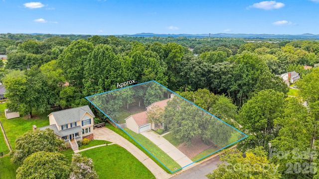 2941 8th Street Court NE, Hickory, NC 28601