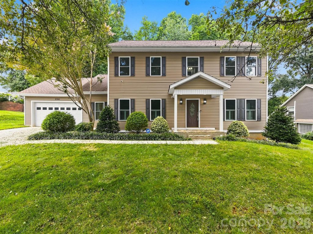 2941 8th Street Court NE, Hickory, NC 28601