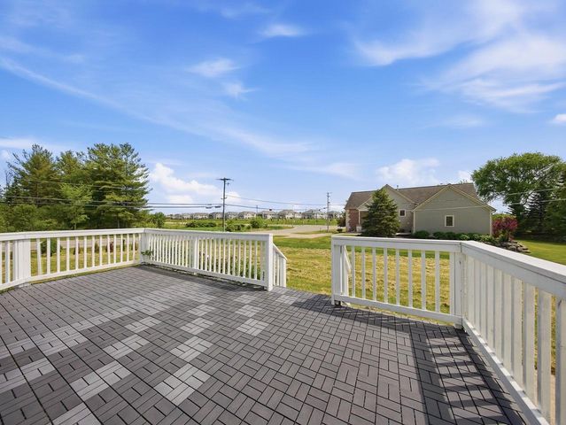 N56W18034 Evergreen LANE, Menomonee Falls, WI 53051