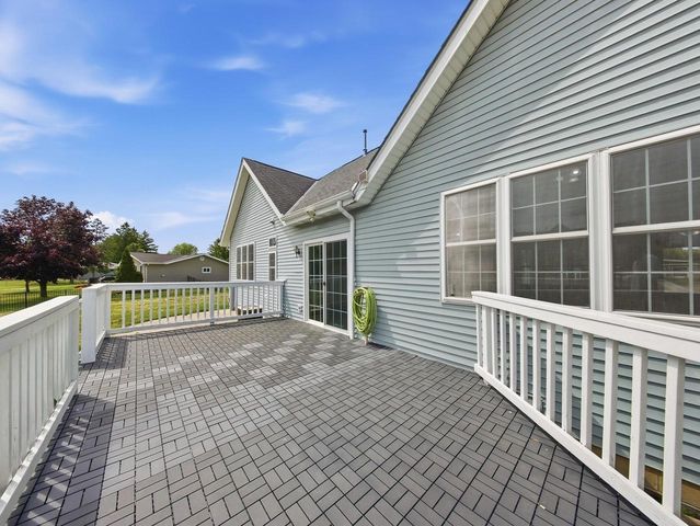 N56W18034 Evergreen LANE, Menomonee Falls, WI 53051
