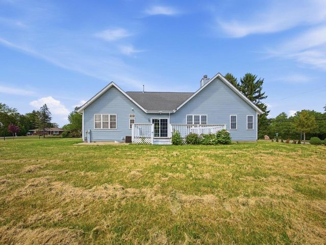 N56W18034 Evergreen LANE, Menomonee Falls, WI 53051