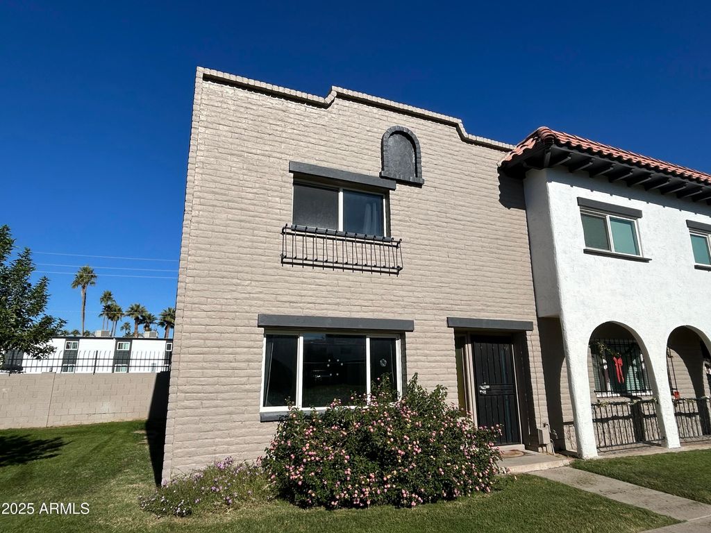 2927 E FAIRMOUNT Avenue, Phoenix, AZ 85016