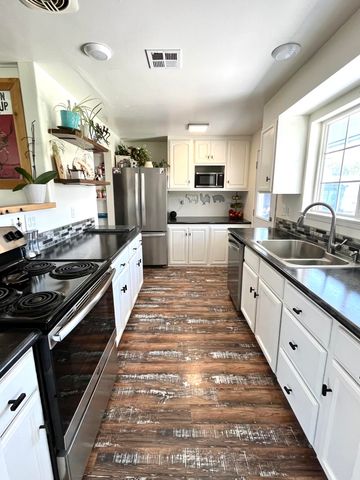10712 Vincent Drive, Klamath Falls, OR 97603