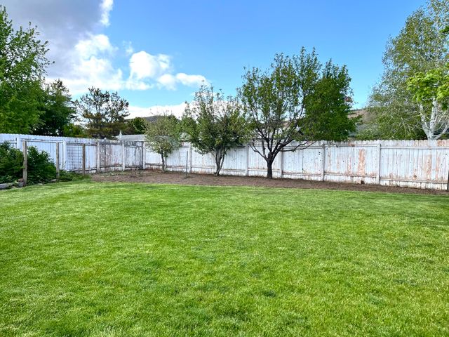 10712 Vincent Drive, Klamath Falls, OR 97603
