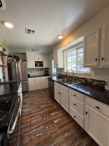 10712 Vincent Drive, Klamath Falls, OR 97603