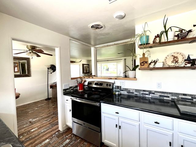 10712 Vincent Drive, Klamath Falls, OR 97603
