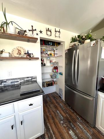 10712 Vincent Drive, Klamath Falls, OR 97603
