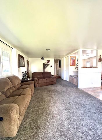 10712 Vincent Drive, Klamath Falls, OR 97603