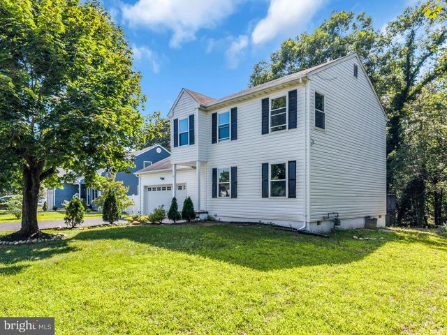 12 SHELLI TER, Barnegat, NJ 08005