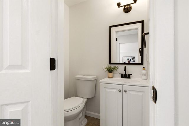 12 SHELLI TER, Barnegat, NJ 08005